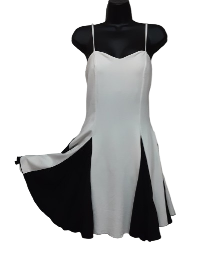 Abito Corto Colore Bianco e Nero con Spalline sottili Aderente Elegante e Casual