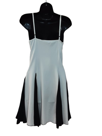Abito Corto Colore Bianco e Nero con Spalline sottili Aderente Elegante e Casual