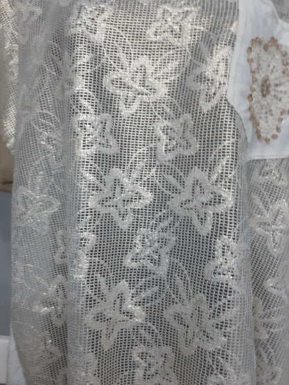 Maglietta Bianca Raffinata  con Fiori Dorati integrati nel tessuto. Manica Corta Made in Italy