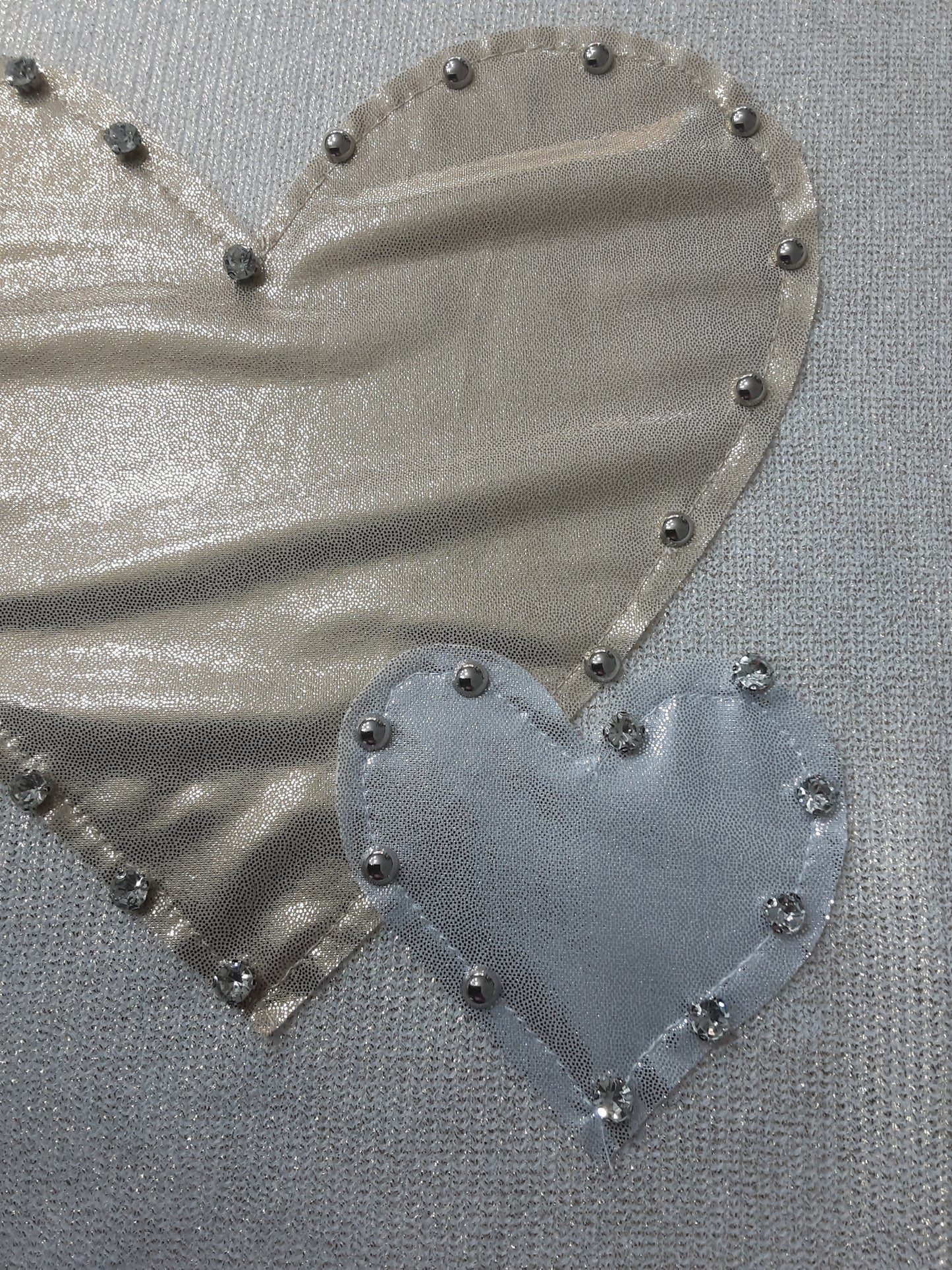 Maglietta da Donna Bianca con Cuore Dorato – Raffinata e Versatile Made in Italy