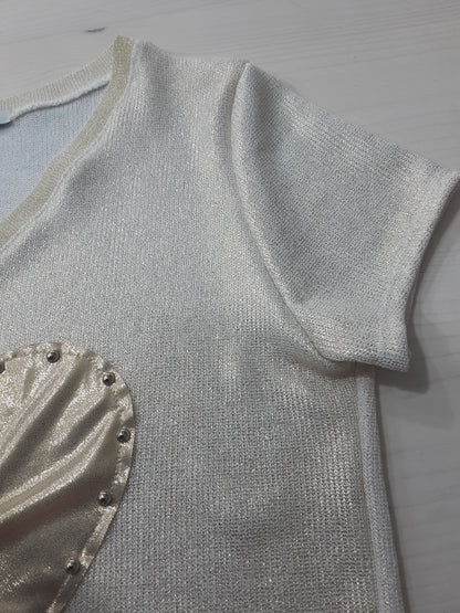 Maglietta da Donna Bianca con Cuore Dorato – Raffinata e Versatile Made in Italy