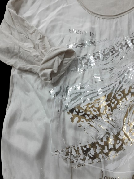 Maglietta Beige Elegante in Satin e Dettagli Oro e Argento Manica Lunga Made in Italy