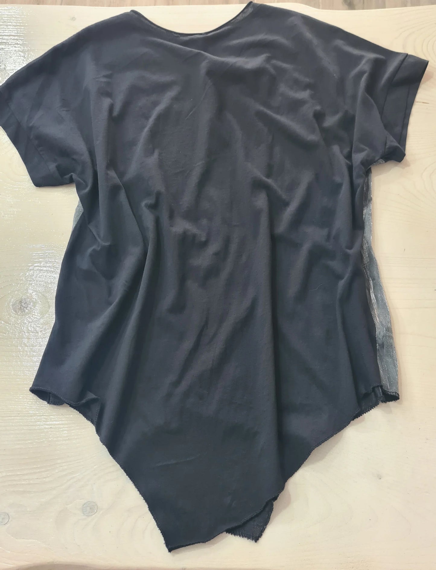 Camicetta Donna, Nera, Elegante Maniche Corte Asimmetrica Motivi dorati|Made in ITALY