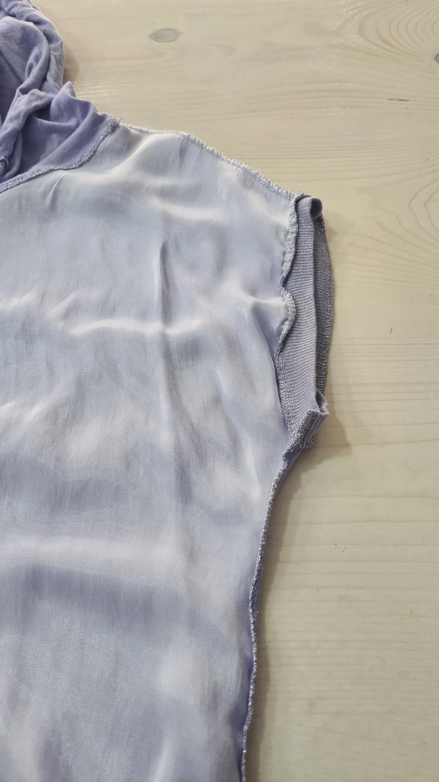 Maglietta Viola Asimetrica Maniche Corte Elegante e Casual Made in ITALY