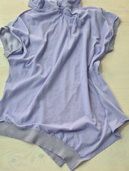 Maglietta Viola Asimetrica Maniche Corte Elegante e Casual Made in ITALY