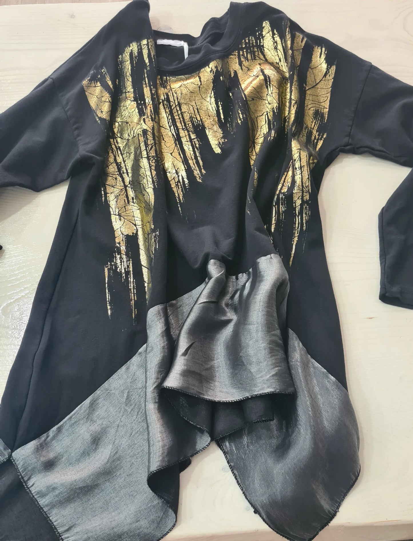 Tunica Nera Asimetrica Satinata Elegante e Casual Made in ITALY