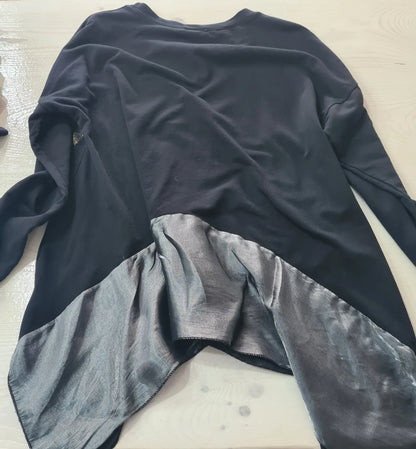 Tunica Nera Asimetrica Satinata Elegante e Casual Made in ITALY