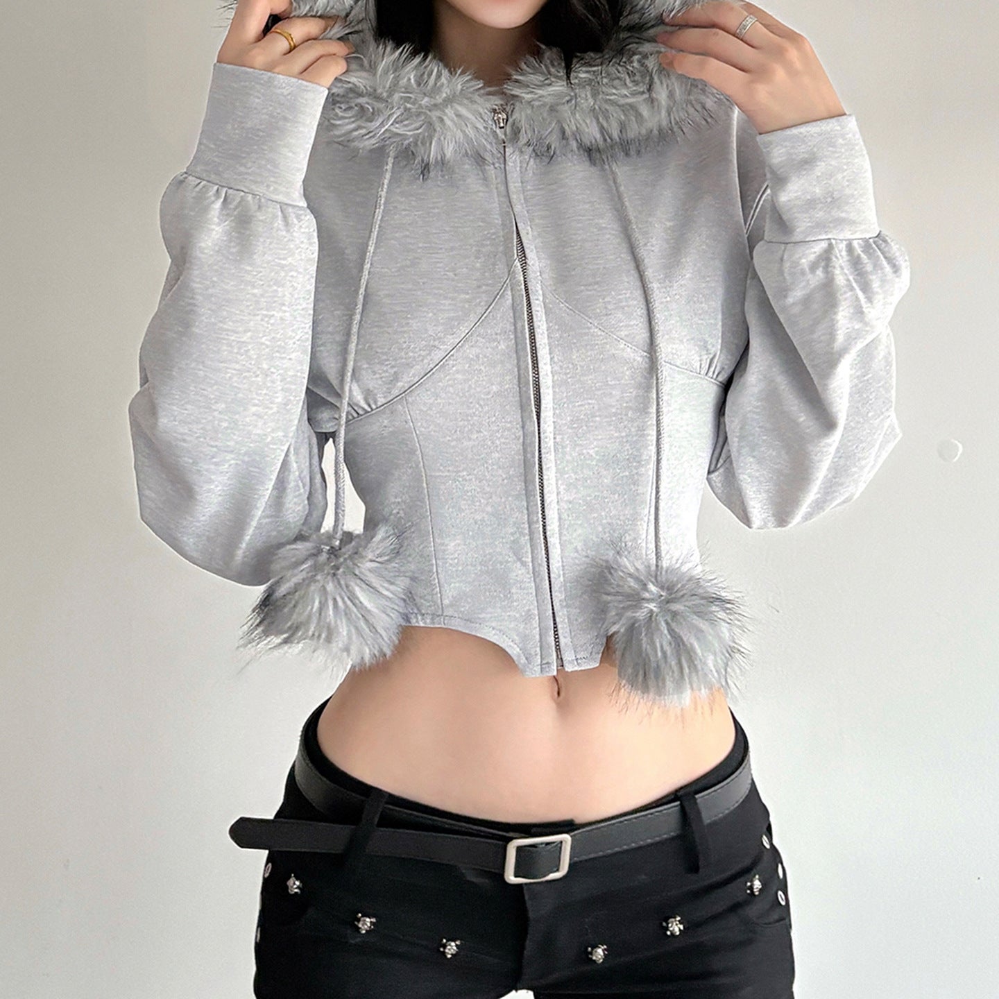 Giacca Corta con Cappuccio e Colletto in Pelliccia Stile Streetwear